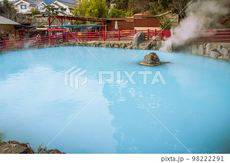 水色の綺麗な温泉水 水色の綺麗な温泉水 98222291