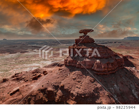 The balancing stone called Mexican Hat Rock in Utah. Mexican Hat at Monument Valley. Beautiful rock formation. The balancing stone called Mexican Hat Rock in Utah. Mexican Hat at Monument Valley. Beautiful rock formation. 98225944