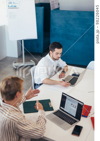 People meets at their job sitting in office 98226045