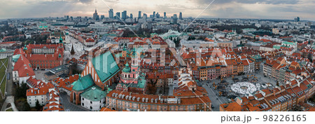 Aerial view of the Christmas tree near Castle Square with Column of Sigismund in polish capital - Warsaw. Christmas spirit in Warsaw city. 98226165