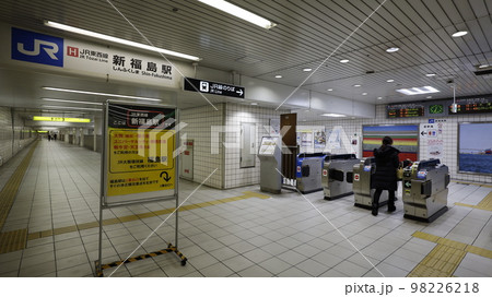 JR東西線の新福島駅 98226218