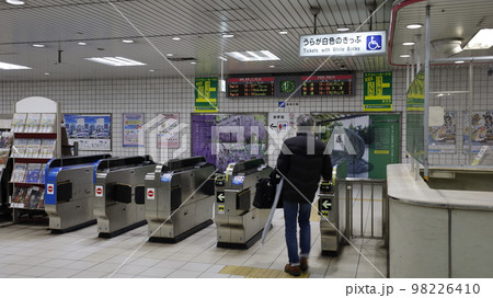 JR東西線の海老江駅 JR東西線の海老江駅 98226410