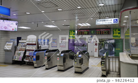 JR東西線の海老江駅 98226412