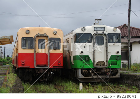 小湊鉄道 上総山田駅 キハ200とキハ40 小湊鉄道 上総山田駅 キハ200とキハ40 98228041
