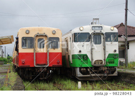 小湊鉄道 上総山田駅 キハ200とキハ40 小湊鉄道 上総山田駅 キハ200とキハ40 98228043