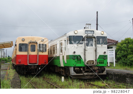 小湊鉄道 上総山田駅 列車交換 小湊鉄道 上総山田駅 列車交換 98228047