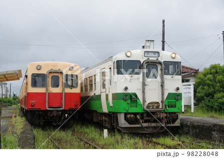 小湊鉄道 上総山田駅 列車交換 98228048