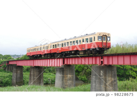 小湊鉄道 第一養老川橋梁 キハ200 98228675