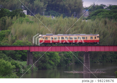 小湊鉄道 第一養老川橋梁 キハ40 98228676
