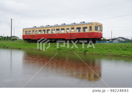 小湊鉄道 キハ200 水鏡 小湊鉄道 キハ200 水鏡 98228683
