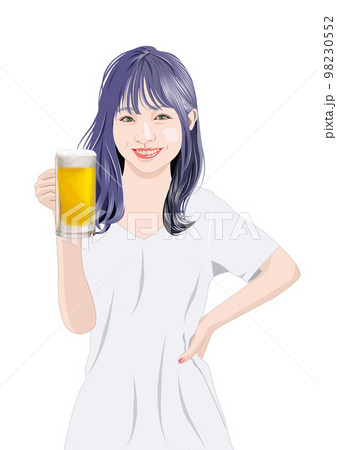 ビールジョッキ片手に笑顔の女性 98230552