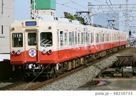 京成電鉄3200形：ツートンカラー・特急リバイバル開運号の写真素材