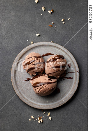 chocolate ice cream 98230783