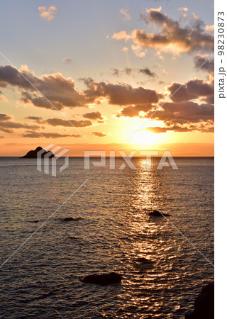 白崎海洋公園からの夕日 98230873