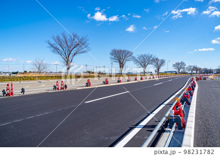 幹線道路の車線を増やす工事 国道17号上武道路上り方向 2022.12下 a-1 幹線道路の車線を増やす工事 国道17号上武道路上り方向 2022.12下 a-1 98231782