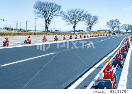 幹線道路の車線を増やす工事 国道17号上武道路上り方向 2022.12下 b-4 クールカラー 幹線道路の車線を増やす工事 国道17号上武道路上り方向 2022.12下 b-4 クールカラー 98231794