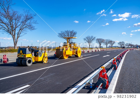 幹線道路の車線を増やす工事 国道17号上武道路上り方向 2022.12下　c-1 98231902