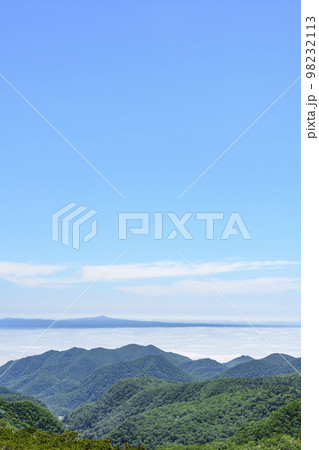 望郷の国後 知床峠より 98232113