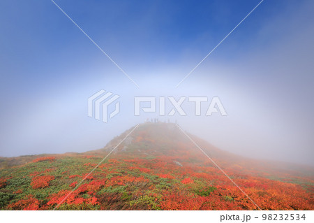 岩手八幡平_三ツ石山での白虹と紅葉の絶景 岩手八幡平_三ツ石山での白虹と紅葉の絶景 98232534
