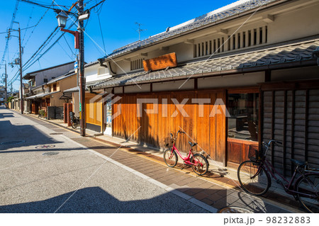 大阪　岸和田　旧紀州街道の町並み 98232883