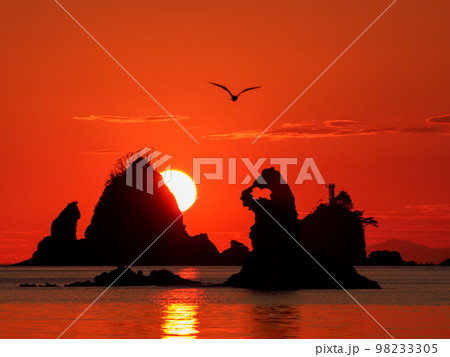 静岡西伊豆_大田子海岸の夕陽 98233305