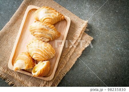 curry puff stuffed beans on plate curry puff stuffed beans on plate 98235830