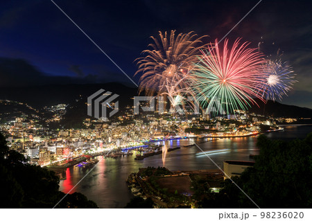 熱海温泉_熱海海上花火大会の絶景 98236020