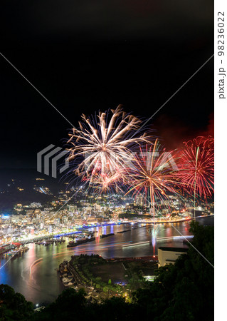 熱海温泉_熱海海上花火大会の絶景 98236022