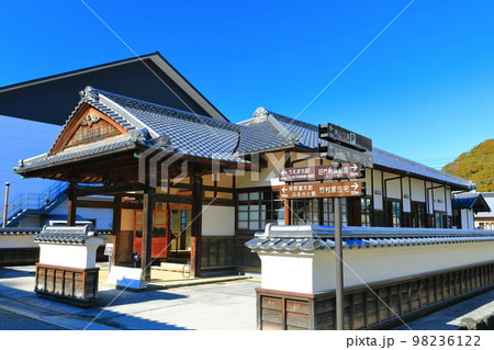 【高知県】酒蔵の道の名教館（佐川町） 98236122