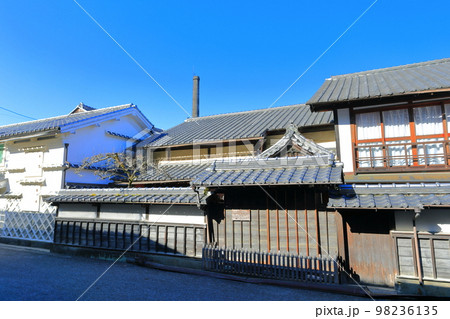 【高知県】晴天の竹村屋住宅（佐川町の酒蔵の道） 98236135