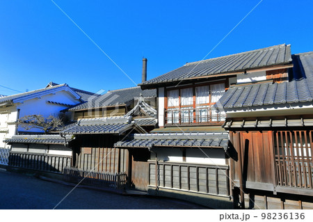 【高知県】晴天の竹村屋住宅（佐川町の酒蔵の道） 98236136