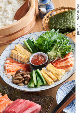手巻き寿司の具材 手巻き寿司の具材 98236198