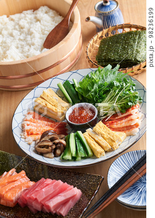 手巻き寿司の具材 手巻き寿司の具材 98236199