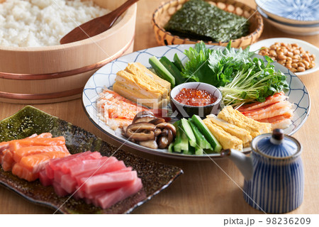 手巻き寿司の具材 98236209