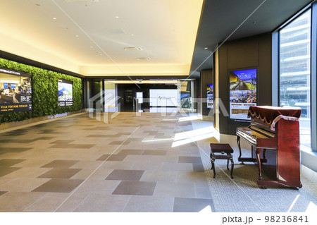 羽田エアポートガーデン　ジャパンプロムナードのストリートピアノ 98236841