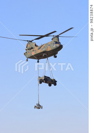 ヘリコプターによる車両懸架　離島奪還演習　島嶼防衛演習 98238874