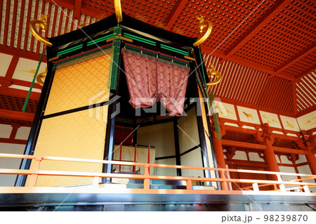 平城宮大極殿・高御座（たかみくら） 98239870