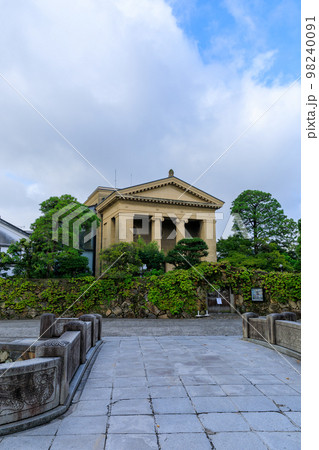 岡山_早朝の静かな倉敷美観地区の風景 98240091