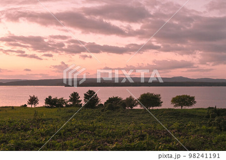 石川県七尾市和倉温泉 加賀屋 七尾湾に沈む夕日 石川県七尾市和倉温泉 加賀屋 七尾湾に沈む夕日 98241191