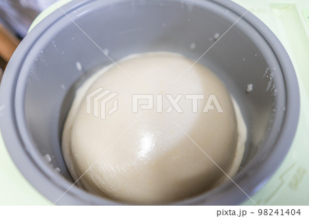 お正月イメージ素材　餅つき機 98241404