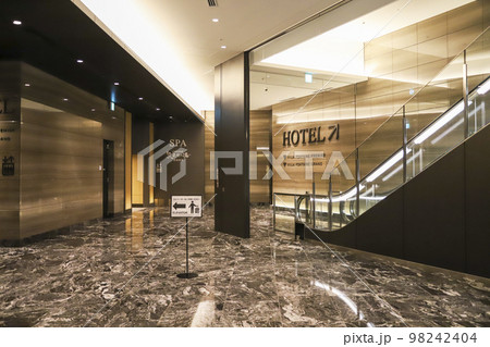 HOTELヴィラフォンテーヌと泉天空の湯の2Fエレベーターホール 98242404