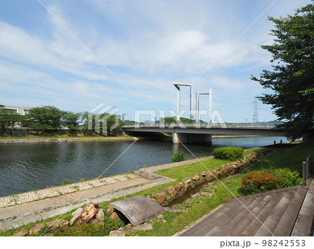 田布施川「さくら橋」初夏風景(山口県熊毛郡田布施町) 98242553
