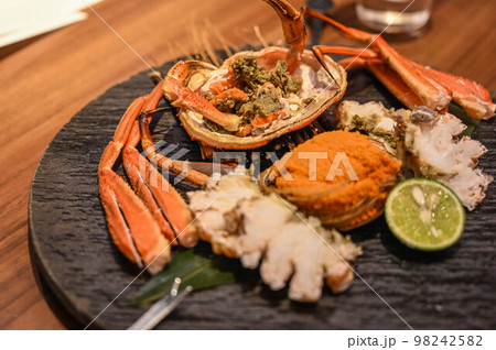 松葉ガニのメス　香箱蟹　セイコ蟹　セコガニ　濃厚な味わいの内子　外子 98242582