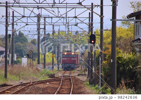 高尾野駅に入線する電車　肥薩おれんじ鉄道 98242636
