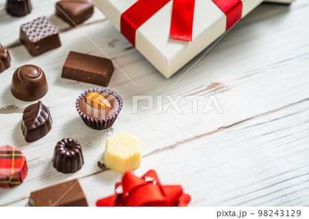 バレンタインデーとチョコのフリースペース 98243129
