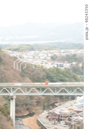 冬空の下にも少しずつ、滲み始める春待ちの大気 冬空の下にも少しずつ、滲み始める春待ちの大気 98243350