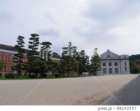 広島 江田島 旧海軍兵学校生徒館と大講堂 98243557