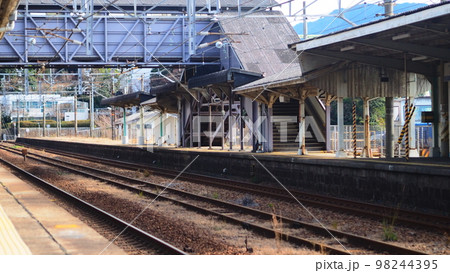 誰も乗らない、降りないローカル駅 98244395