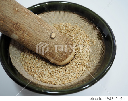 胡麻を擂る 胡麻を擂る 98245164