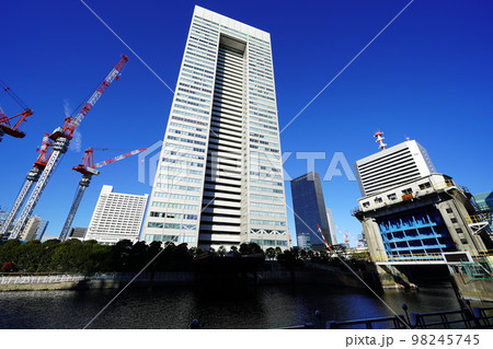 東京 浜松町駅付近のオフィス街 東京 浜松町駅付近のオフィス街 98245745